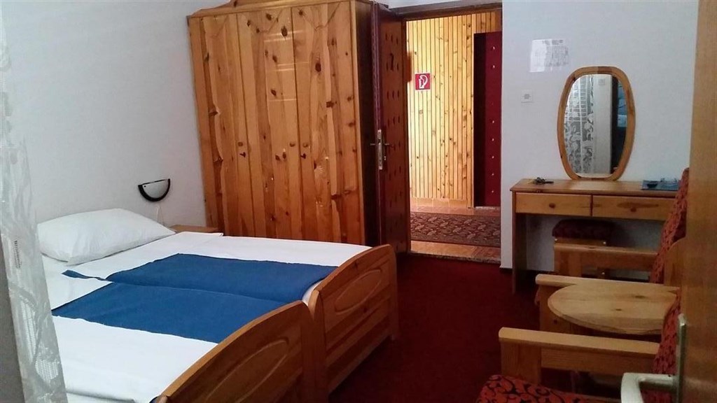 velky-hotel-a-vila-primo-u-more-a-mensi-plaze-pag-chorvatsko
