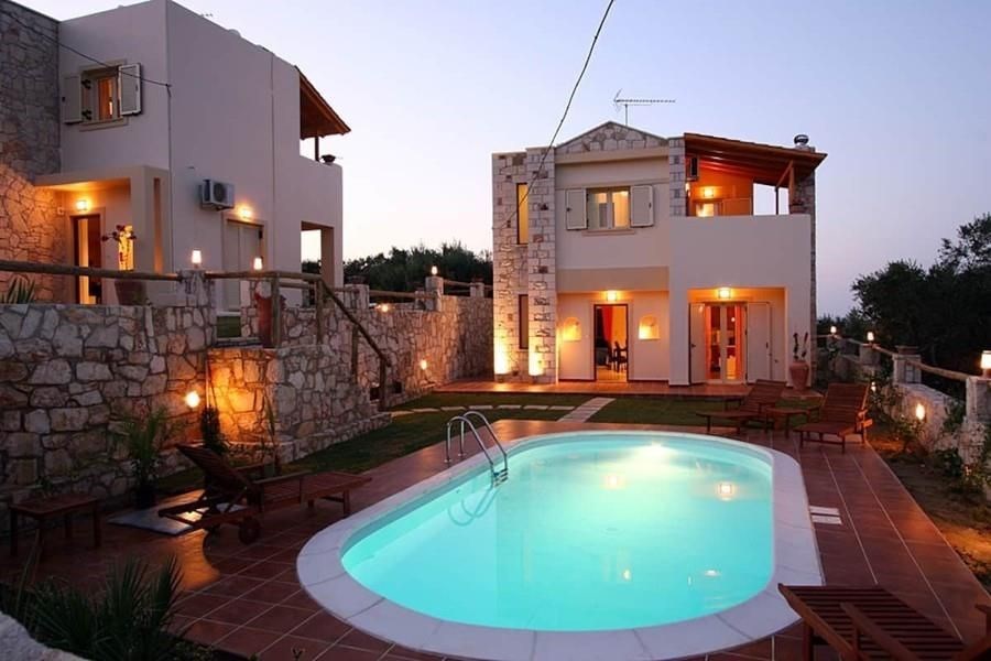 tri-hezke-vily-s-bazeny-obklopene-zeleni-kreta-recko