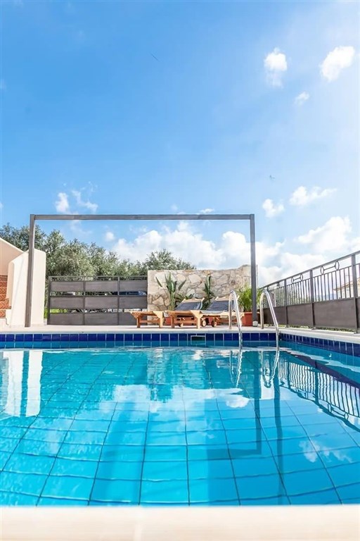 na-prodej-moderni-jednopodlazni-vila-s-bazenem-kreta-recko