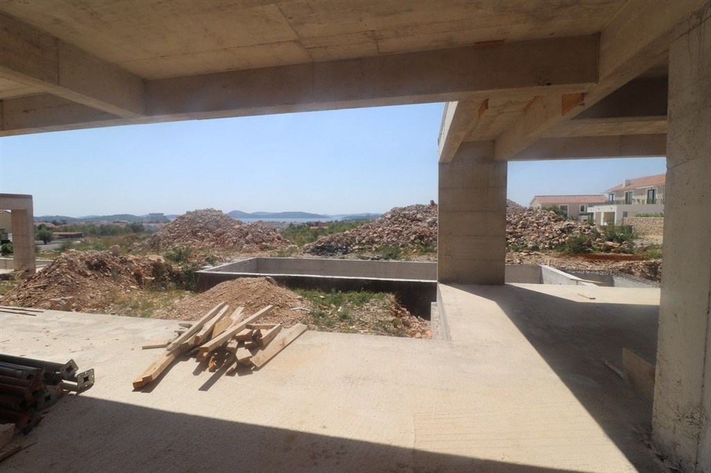 na-prodej-moderni-vila-s-vyhledem-na-more-vodice-chorvatsko