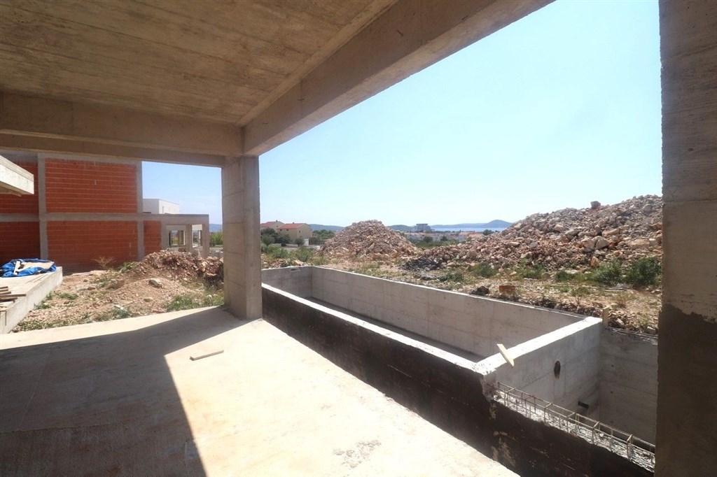 na-prodej-moderni-vila-s-vyhledem-na-more-vodice-chorvatsko