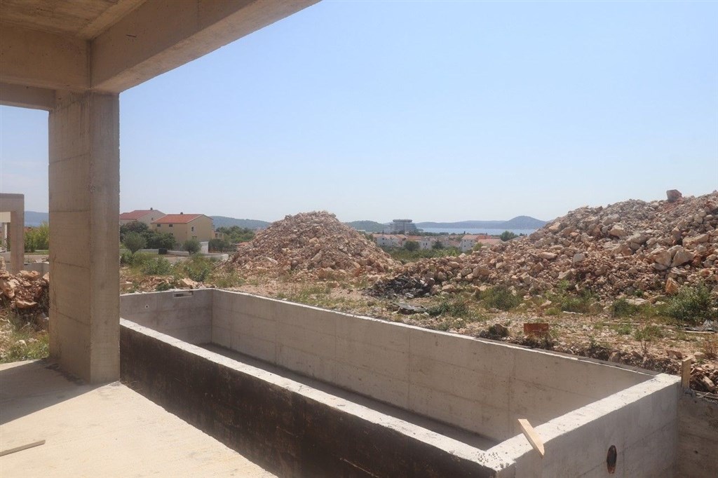 na-prodej-moderni-vila-s-vyhledem-na-more-vodice-chorvatsko