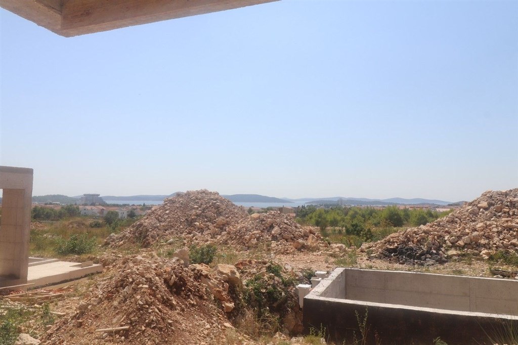 na-prodej-moderni-vila-s-vyhledem-na-more-vodice-chorvatsko