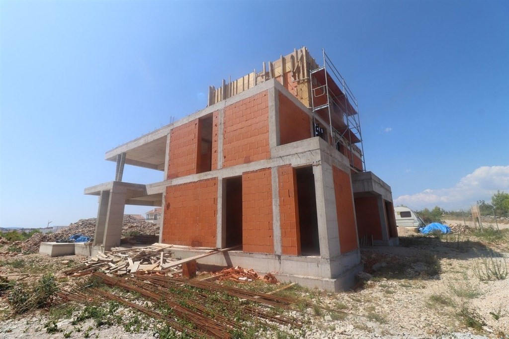 na-prodej-moderni-vila-s-vyhledem-na-more-vodice-chorvatsko