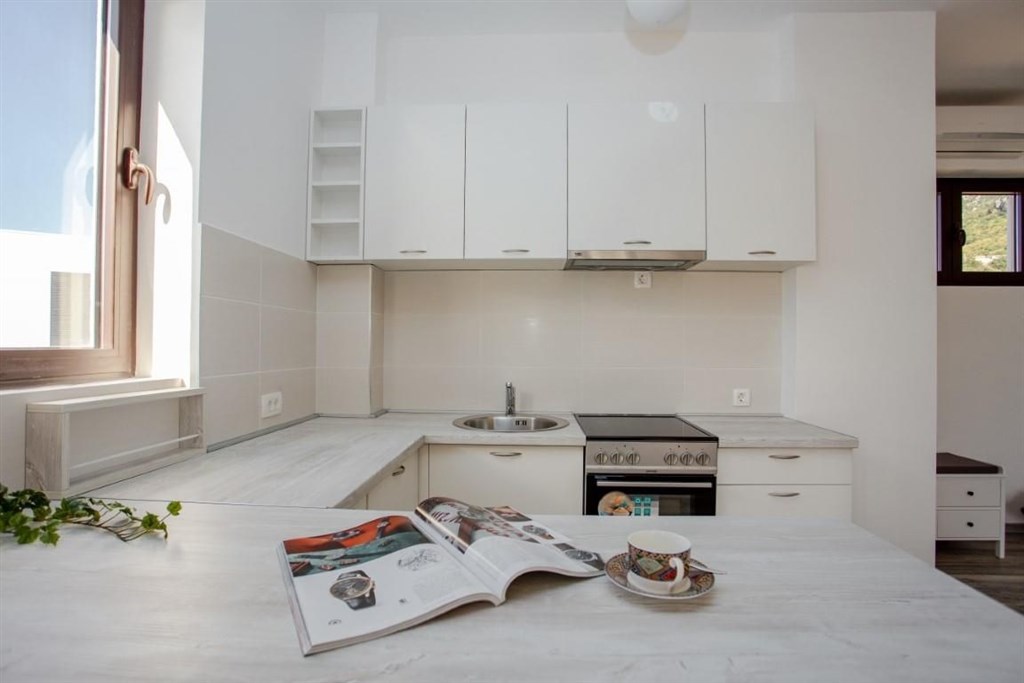 na-prodej-luxusni-apartman-se-stresni-terasou-rafailovici-cerna-hora