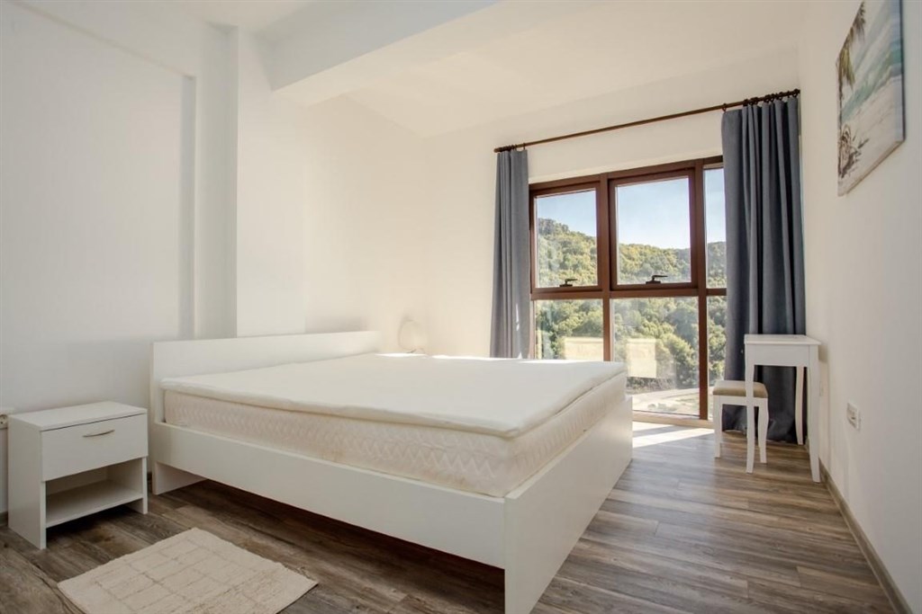 na-prodej-luxusni-apartman-se-stresni-terasou-rafailovici-cerna-hora