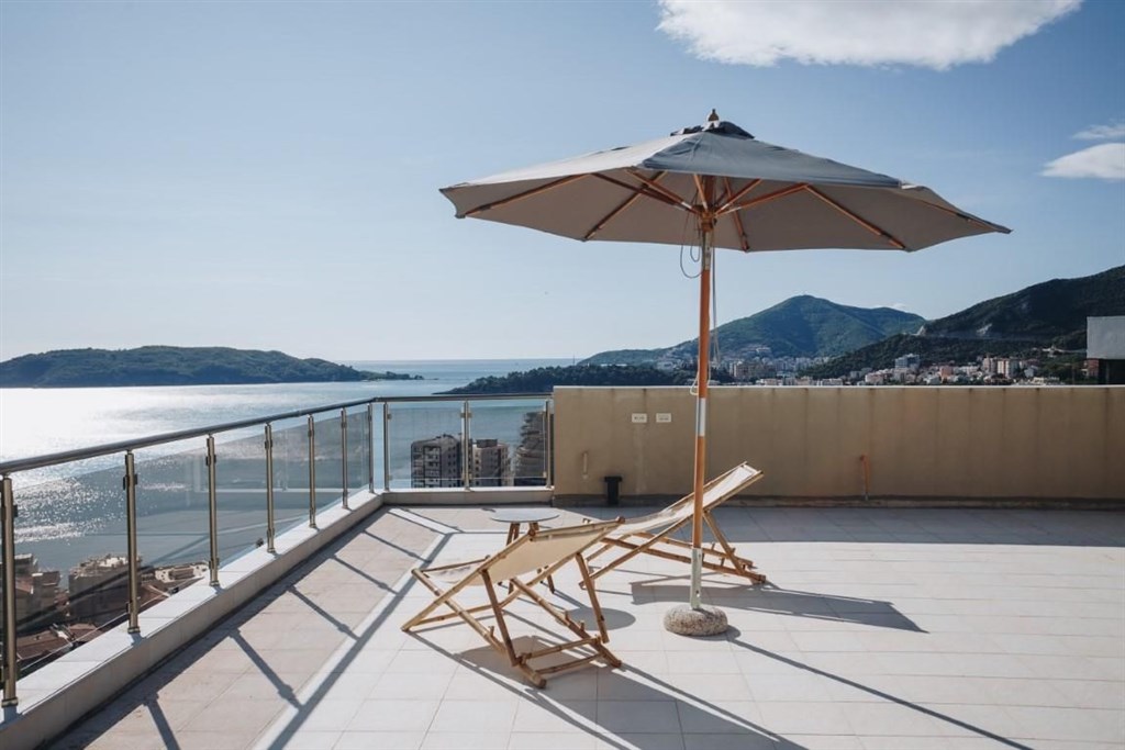 na-prodej-luxusni-apartman-se-stresni-terasou-rafailovici-cerna-hora