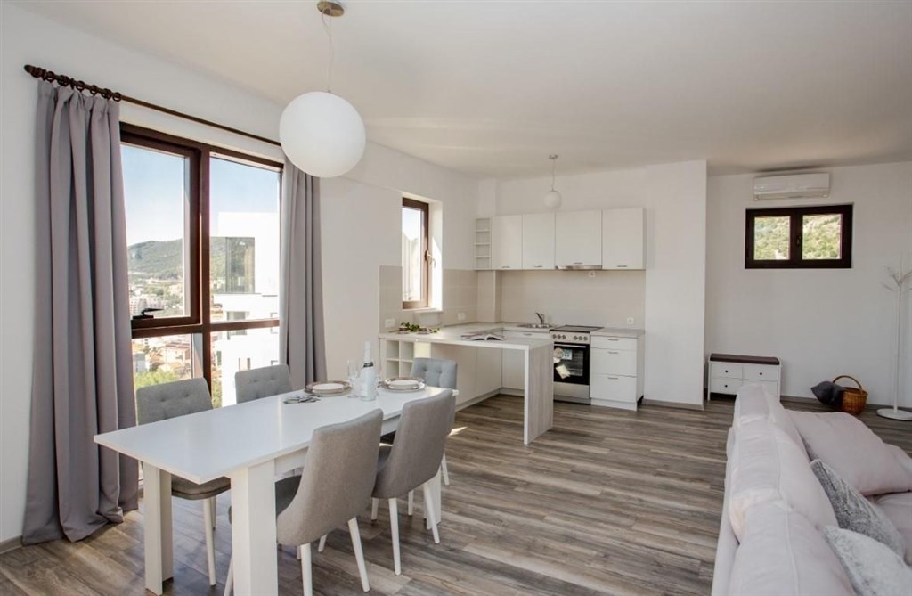 na-prodej-luxusni-apartman-se-stresni-terasou-rafailovici-cerna-hora