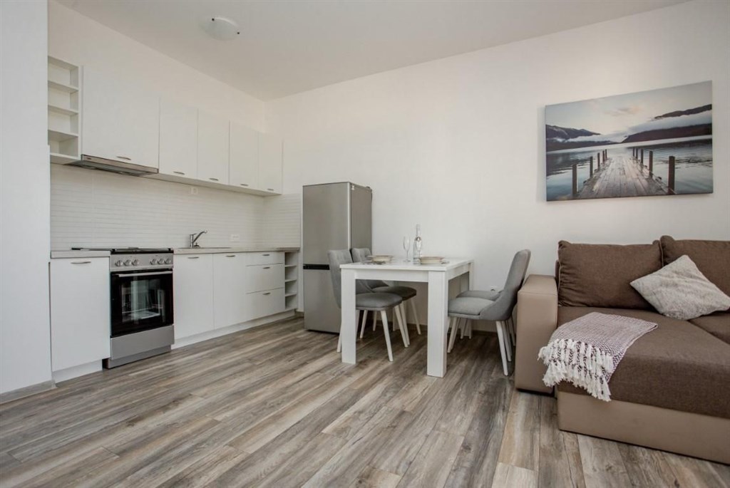 na-prodej-luxusni-apartman-se-stresni-terasou-rafailovici-cerna-hora