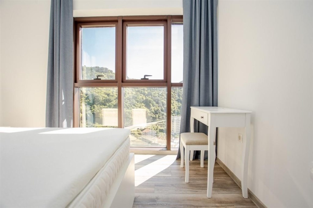 na-prodej-luxusni-apartman-se-stresni-terasou-rafailovici-cerna-hora