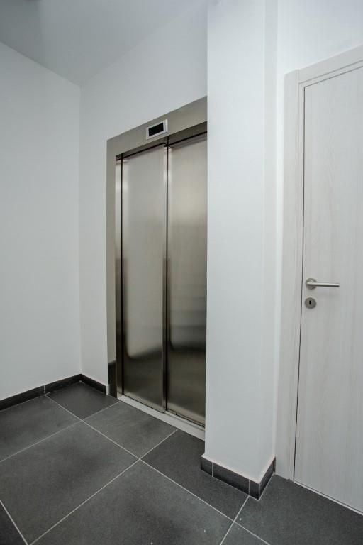 na-prodej-luxusni-apartman-se-stresni-terasou-rafailovici-cerna-hora