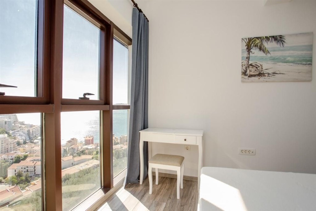 na-prodej-luxusni-apartman-se-stresni-terasou-rafailovici-cerna-hora