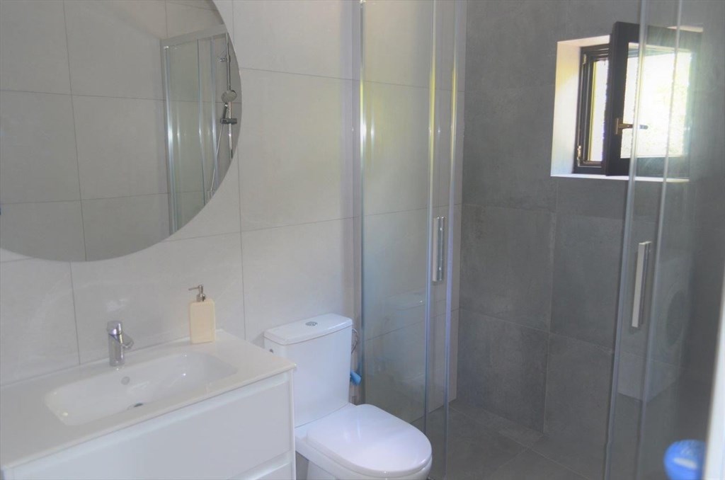 na-prodej-vybaveny-apartman-v-1-rade-od-more-krasici-cerna-hora