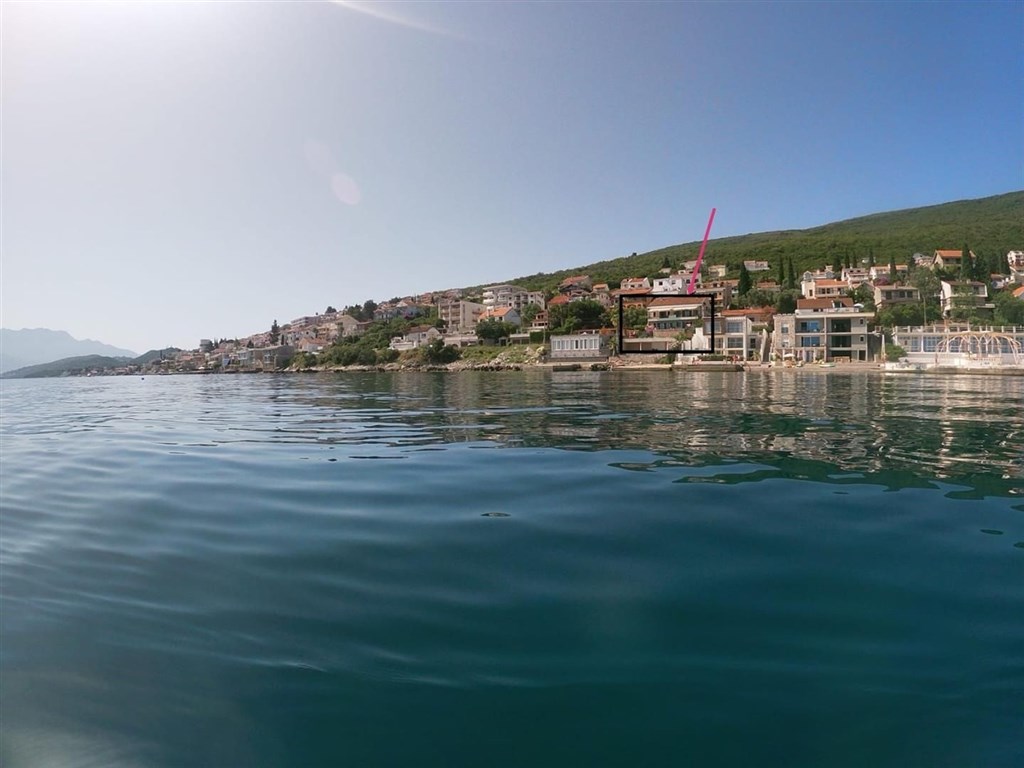 na-prodej-vybaveny-apartman-v-1-rade-od-more-krasici-cerna-hora