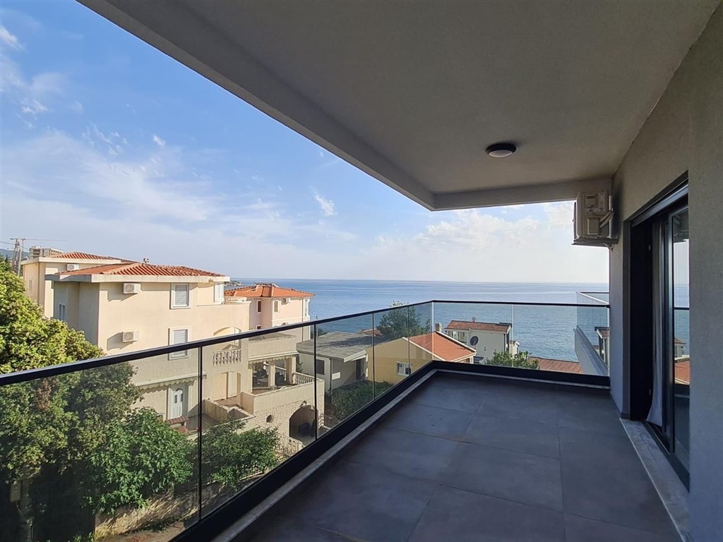 na-prodej-apartman-s-vyhledem-na-more-dobra-voda-cerna-hora