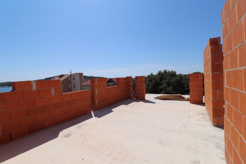 na-prodej-novy-apartman-ve-3-rade-od-more-rogoznica-chorvatsko