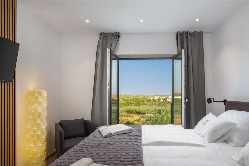 na-prodej-stylova-moderni-vila-s-bazenem-vodice-chorvatsko