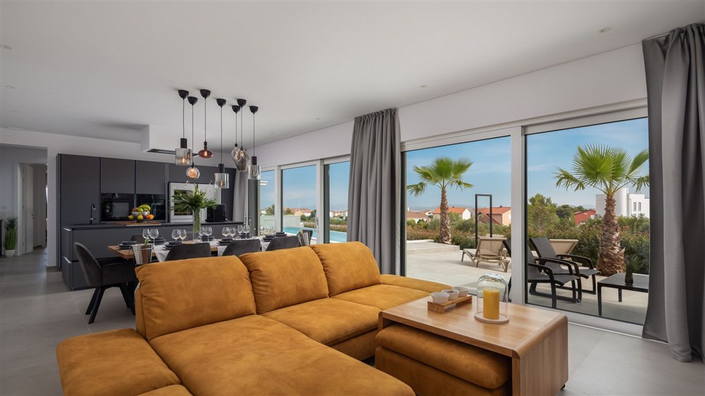 na-prodej-stylova-moderni-vila-s-bazenem-vodice-chorvatsko