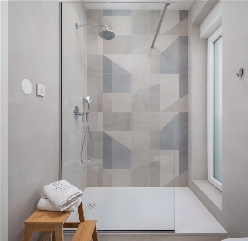 na-prodej-stylova-moderni-vila-s-bazenem-vodice-chorvatsko