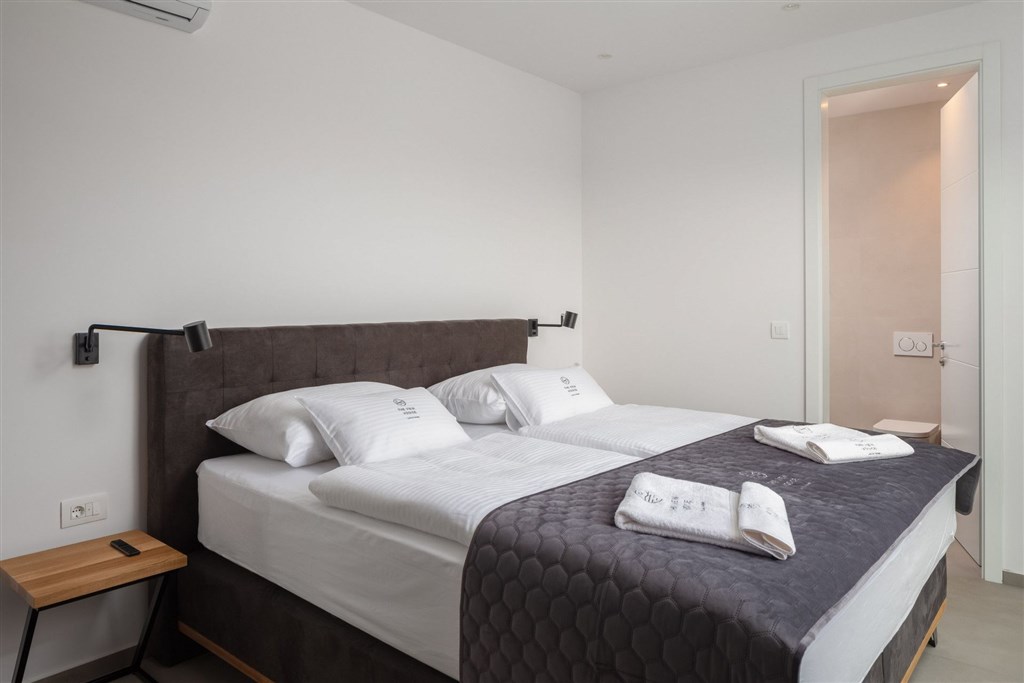 na-prodej-stylova-moderni-vila-s-bazenem-vodice-chorvatsko