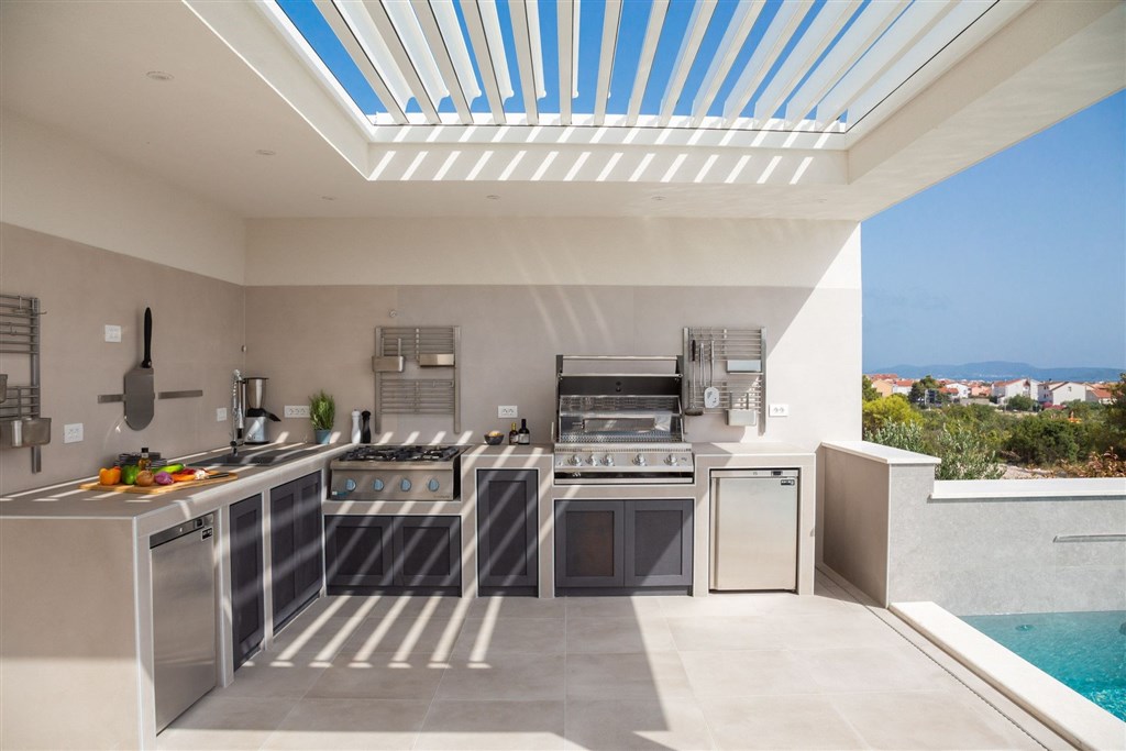 na-prodej-stylova-moderni-vila-s-bazenem-vodice-chorvatsko