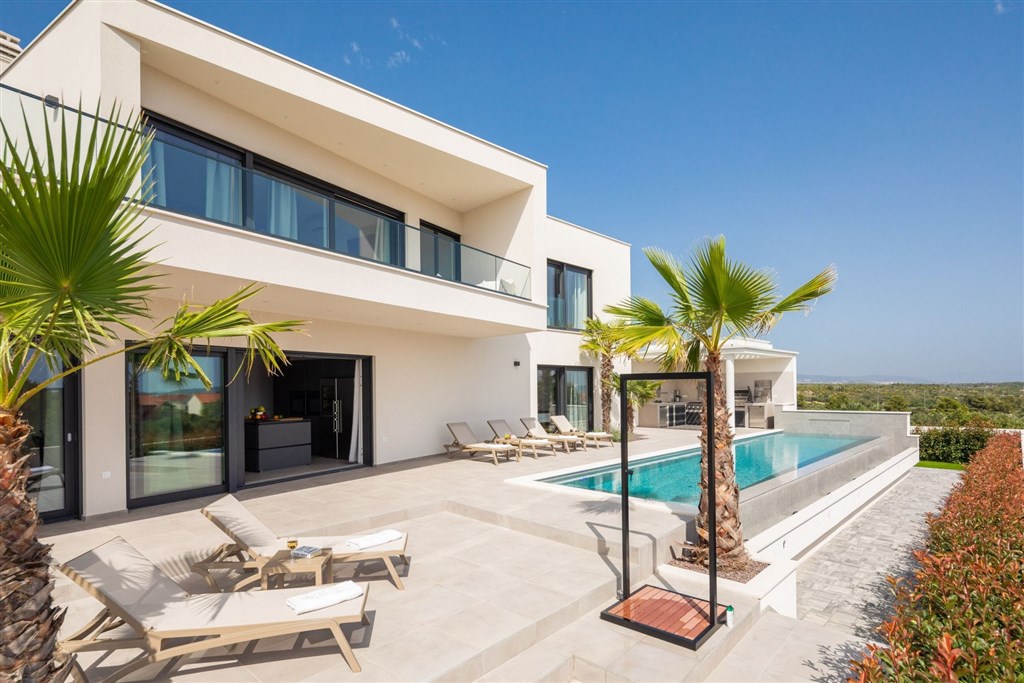 na-prodej-stylova-moderni-vila-s-bazenem-vodice-chorvatsko