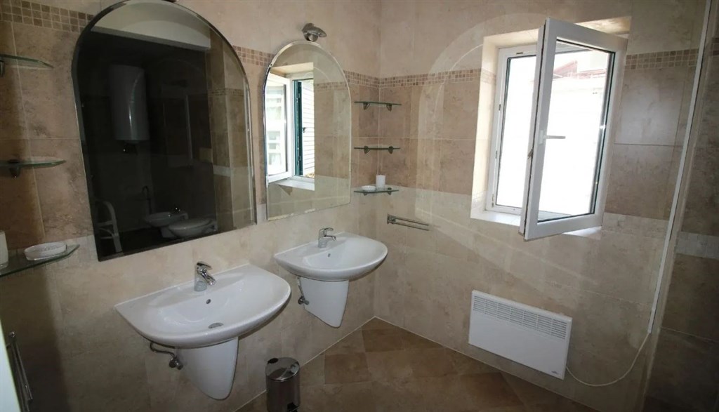 na-prodej-apartman-jen-50-m-od-more-sveti-stefan-cerna-hora