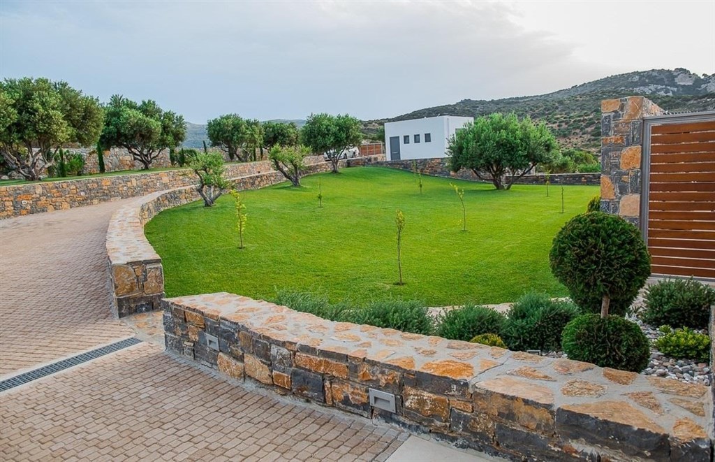 na-prodej-vila-s-bazenem-a-ohromujicim-vyhledem-na-more-kreta-recko