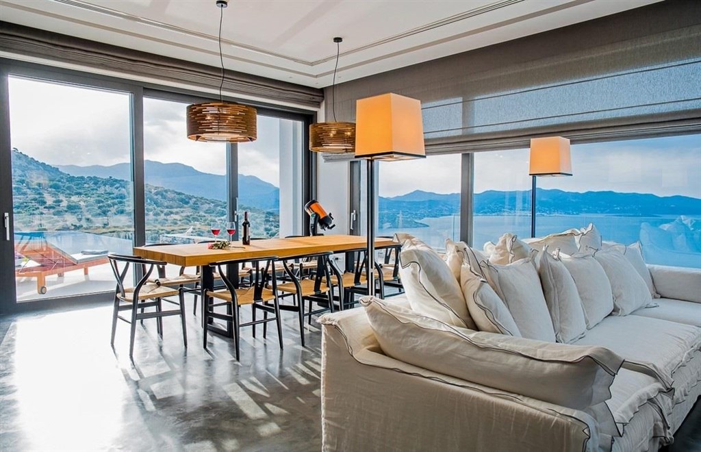 na-prodej-vila-s-bazenem-a-ohromujicim-vyhledem-na-more-kreta-recko