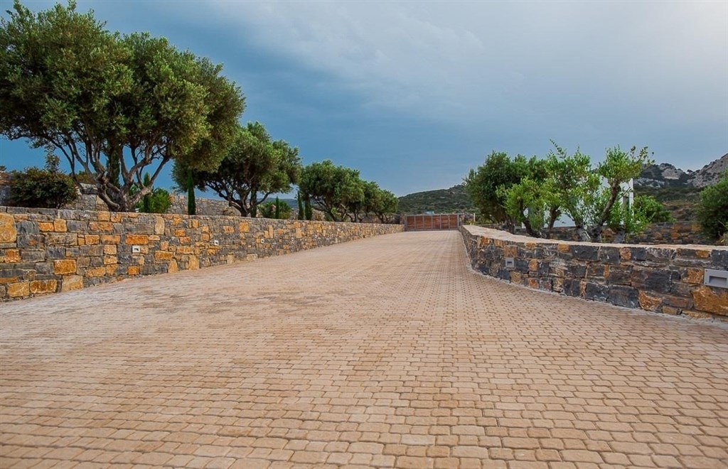 na-prodej-vila-s-bazenem-a-ohromujicim-vyhledem-na-more-kreta-recko