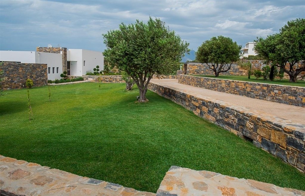 na-prodej-vila-s-bazenem-a-ohromujicim-vyhledem-na-more-kreta-recko