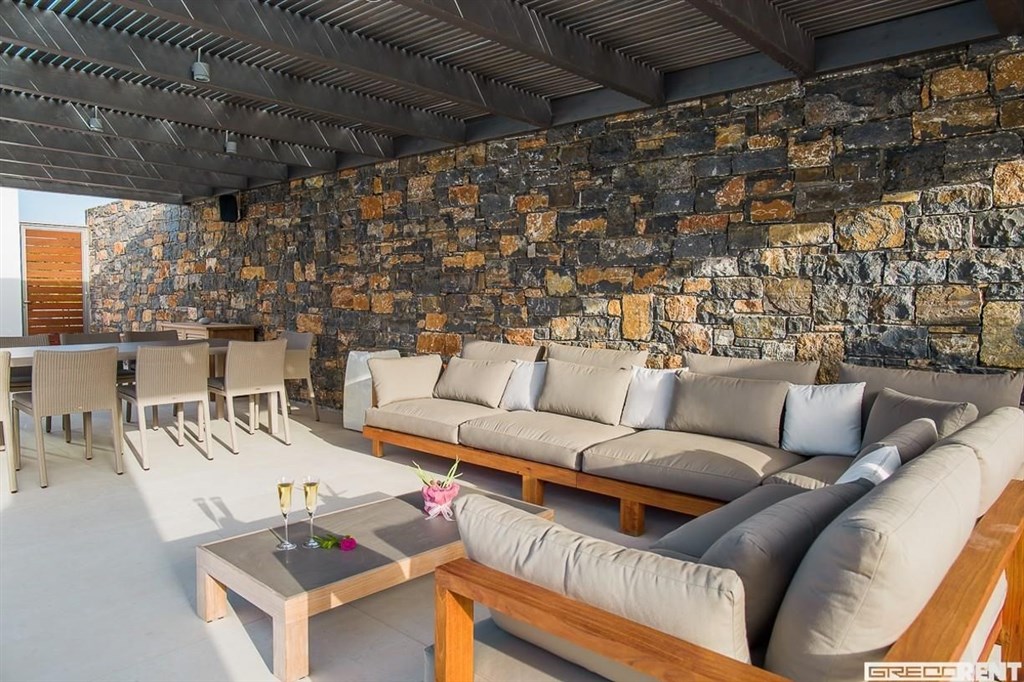 na-prodej-vila-s-bazenem-a-ohromujicim-vyhledem-na-more-kreta-recko