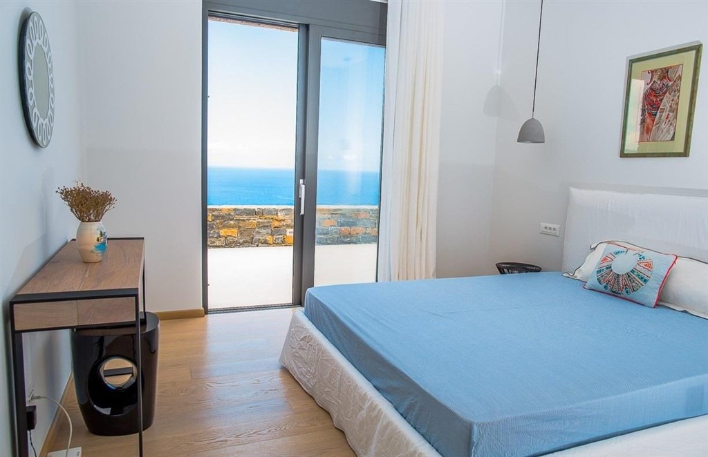 na-prodej-vila-s-bazenem-a-ohromujicim-vyhledem-na-more-kreta-recko