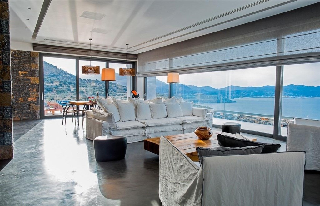 na-prodej-vila-s-bazenem-a-ohromujicim-vyhledem-na-more-kreta-recko