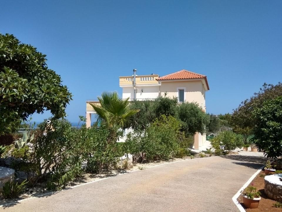 vila-s-panoramatickym-vyhledem-na-more-kreta-recko