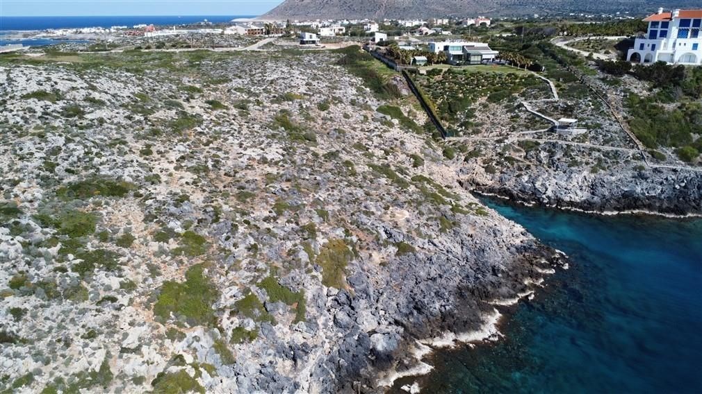 na-prodej-velky-pozemek-primo-u-pobrezi-kreta-recko