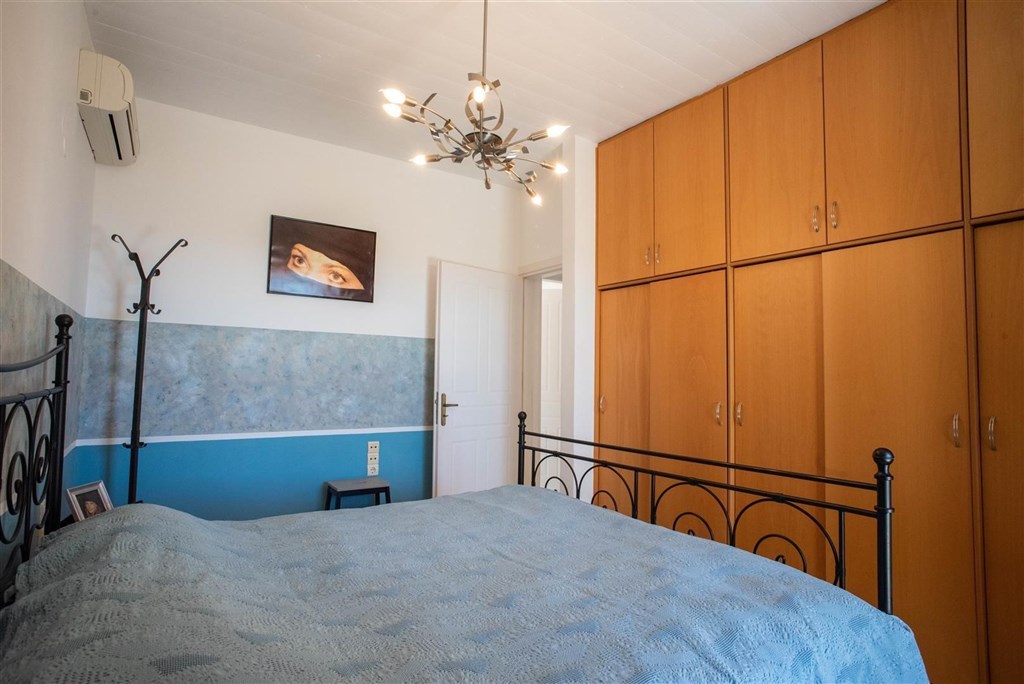 na-prodej-kamenna-vila-s-vyhledy-na-more-a-hory-kreta-recko