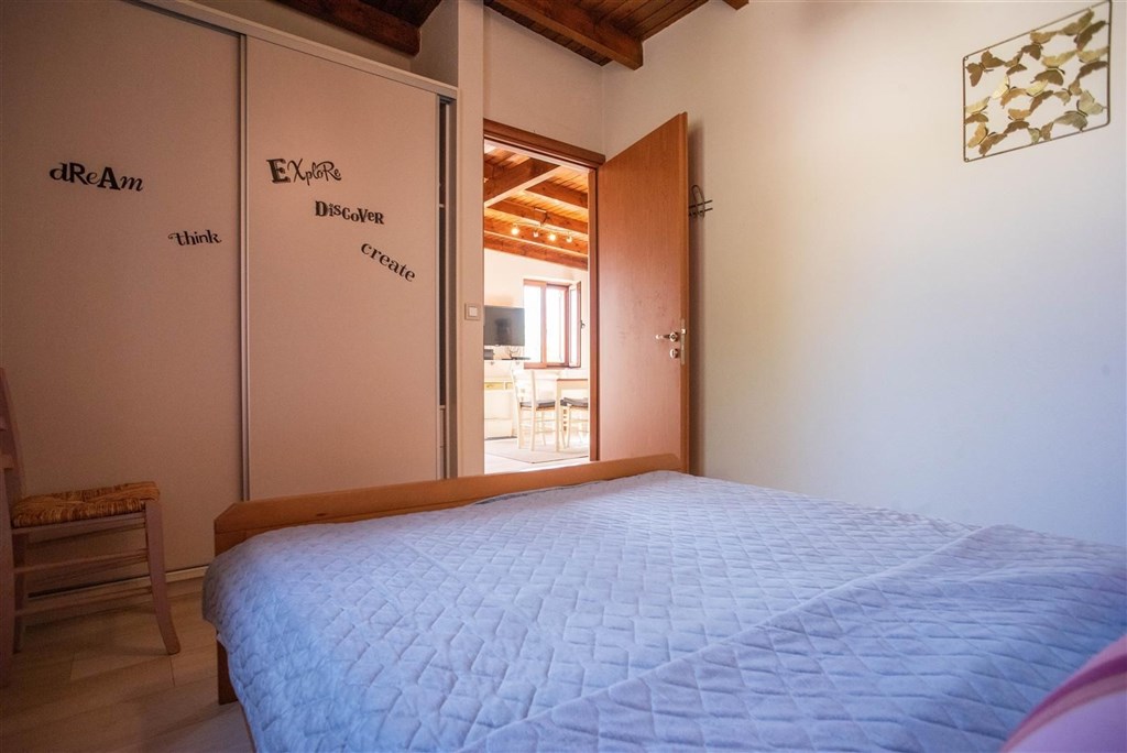 na-prodej-kamenna-vila-s-vyhledy-na-more-a-hory-kreta-recko