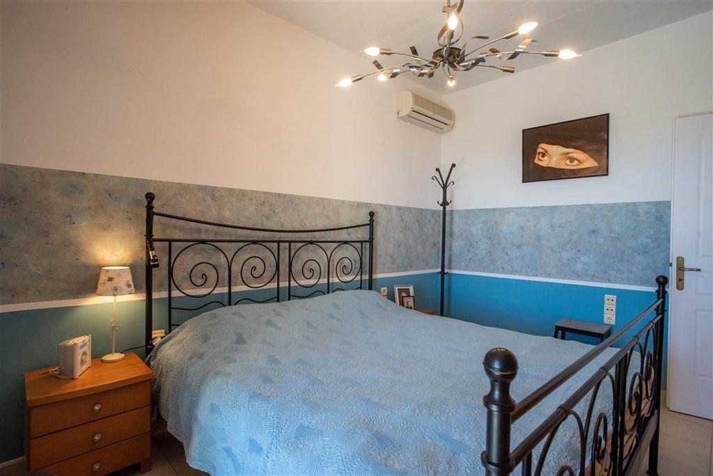 na-prodej-kamenna-vila-s-vyhledy-na-more-a-hory-kreta-recko