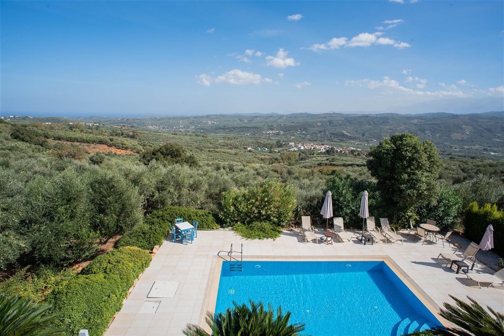 na-prodej-kamenna-vila-s-vyhledy-na-more-a-hory-kreta-recko