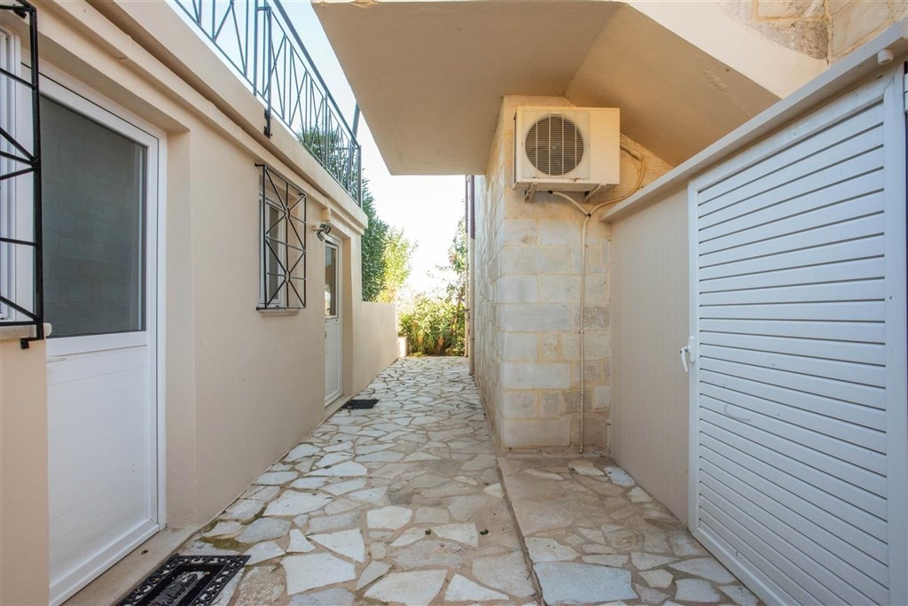 na-prodej-kamenna-vila-s-vyhledy-na-more-a-hory-kreta-recko