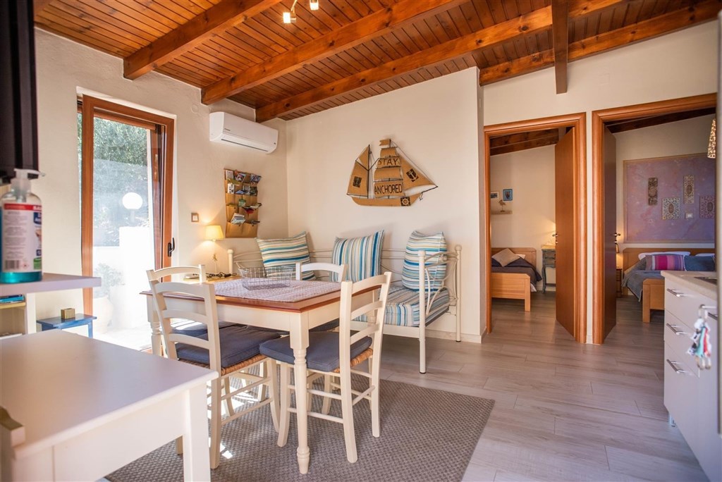na-prodej-kamenna-vila-s-vyhledy-na-more-a-hory-kreta-recko