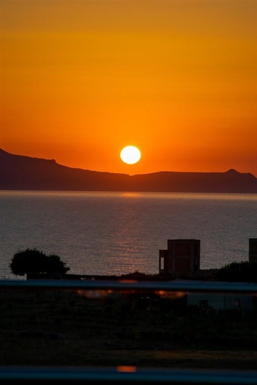 na-prodej-nove-postavena-vila-s-vyhledem-na-more-kreta-recko