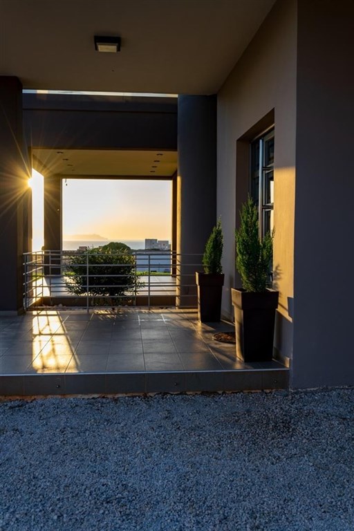 na-prodej-nove-postavena-vila-s-vyhledem-na-more-kreta-recko