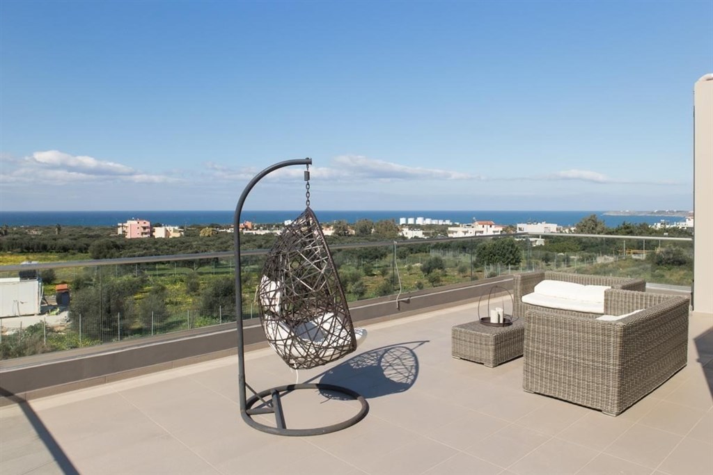 na-prodej-nove-postavena-vila-s-vyhledem-na-more-kreta-recko