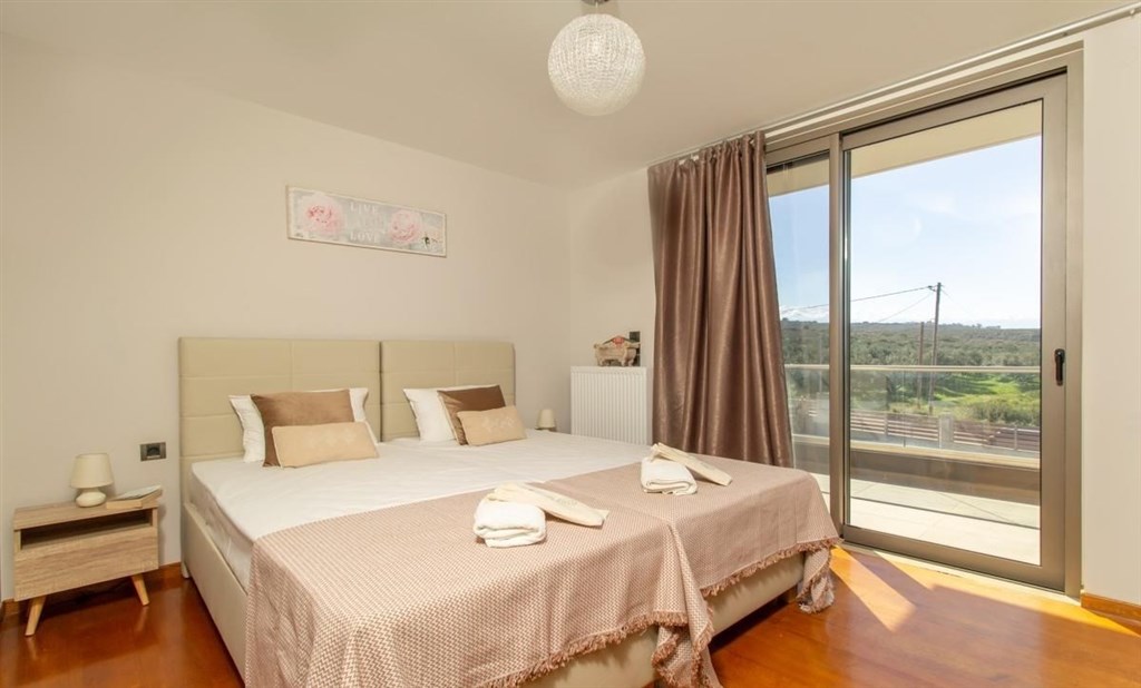 na-prodej-nove-postavena-vila-s-vyhledem-na-more-kreta-recko
