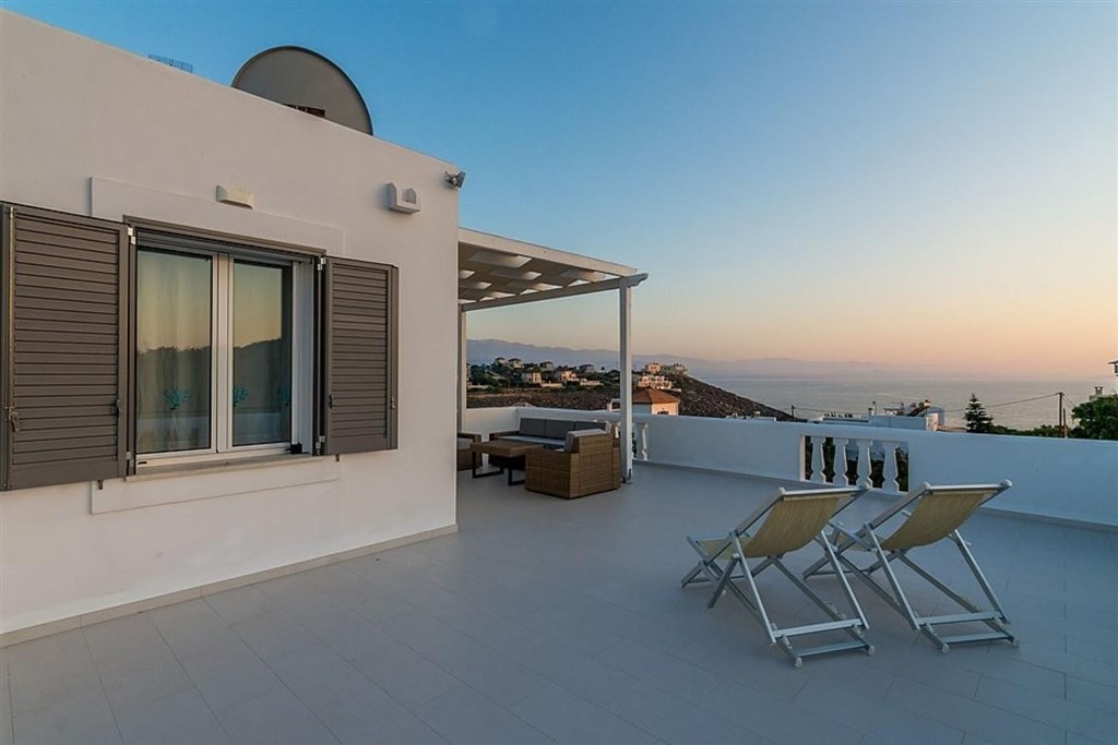 na-prodej-unikatni-vila-s-krasnym-vyhledem-na-more-kreta-recko
