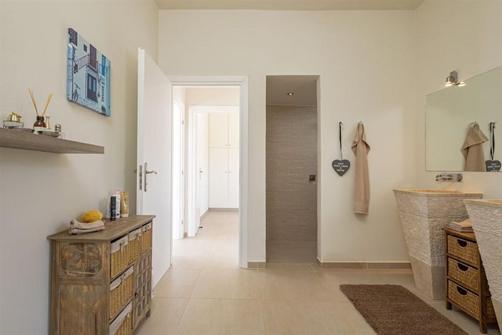 na-prodej-luxusni-vila-s-nadhernym-vyhledem-na-more-kreta-recko