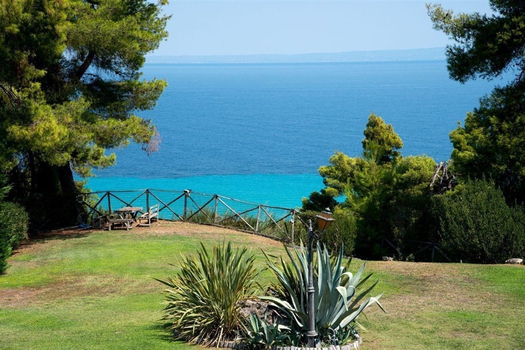 atraktivni-vila-s-vyhledem-na-more-chalkidiki-recko