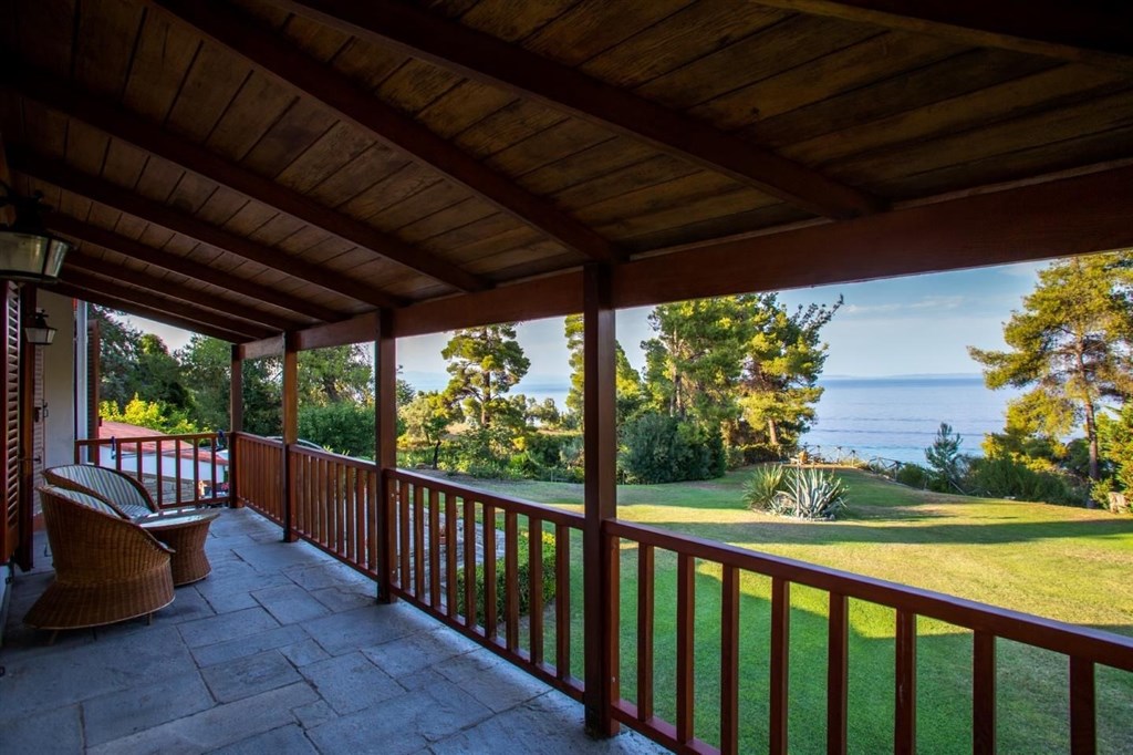 atraktivni-vila-s-vyhledem-na-more-chalkidiki-recko